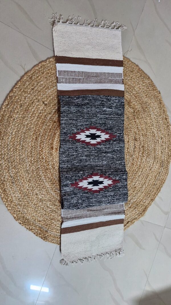 Table Runner T004