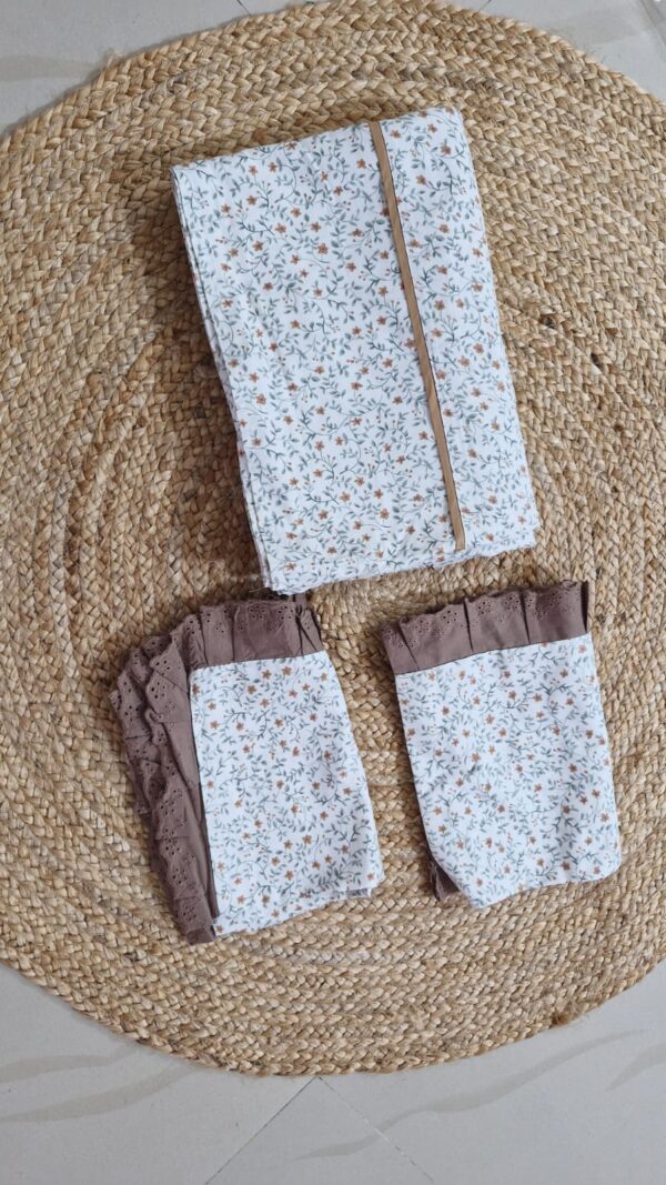 Cotton King Bedsheet with Laced pillow covers #L006
