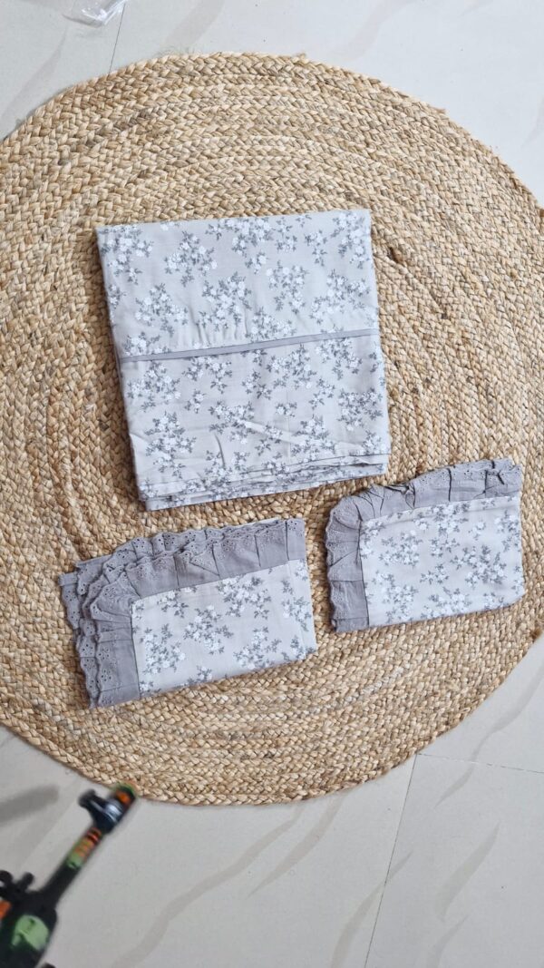Cotton King Bedsheet with Laced pillow covers #L005